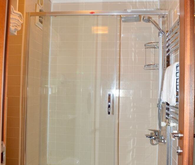 غرفة قياسية, La Piano