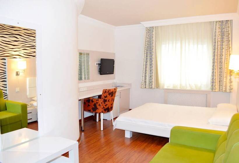 غرفة قياسية, La Piano