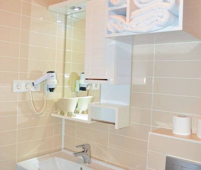 غرفة قياسية, La Piano