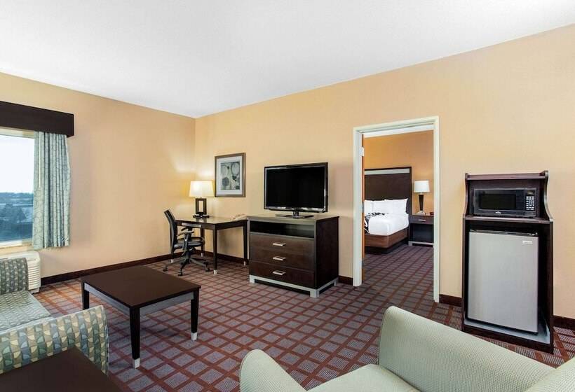 带大床的套房, La Quinta By Wyndham Indianapolis Airport Plainfield