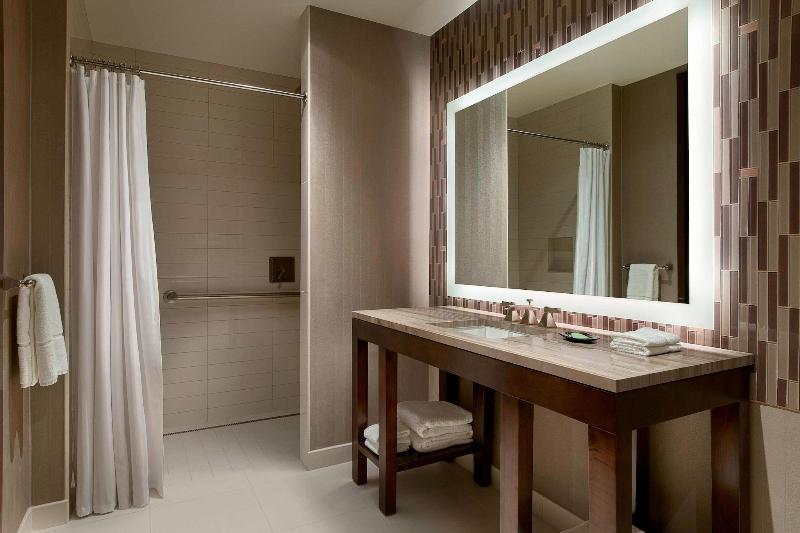 Номер Executive, The Westin Phoenix Downtown