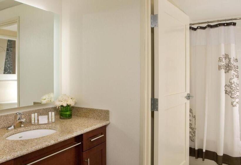 带大床的标准工作室, Residence Inn By Marriott Syracuse Downtown At Armory Square