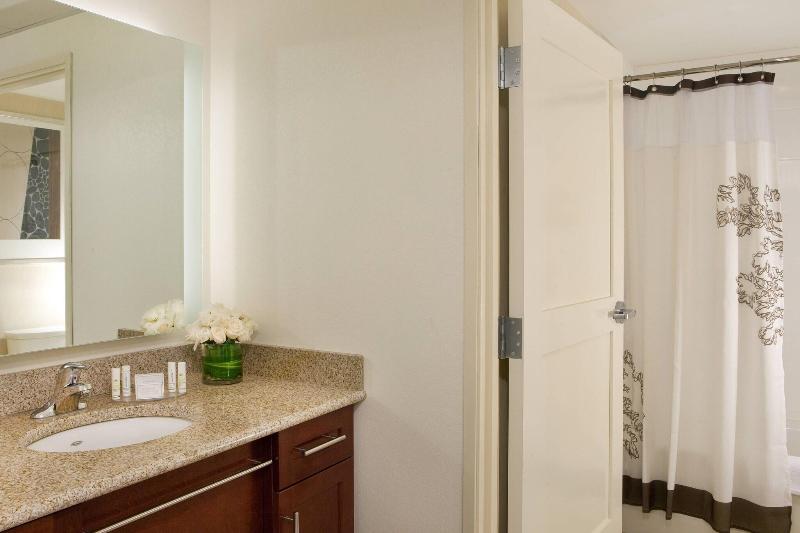 带大床的套房, Residence Inn By Marriott Syracuse Downtown At Armory Square