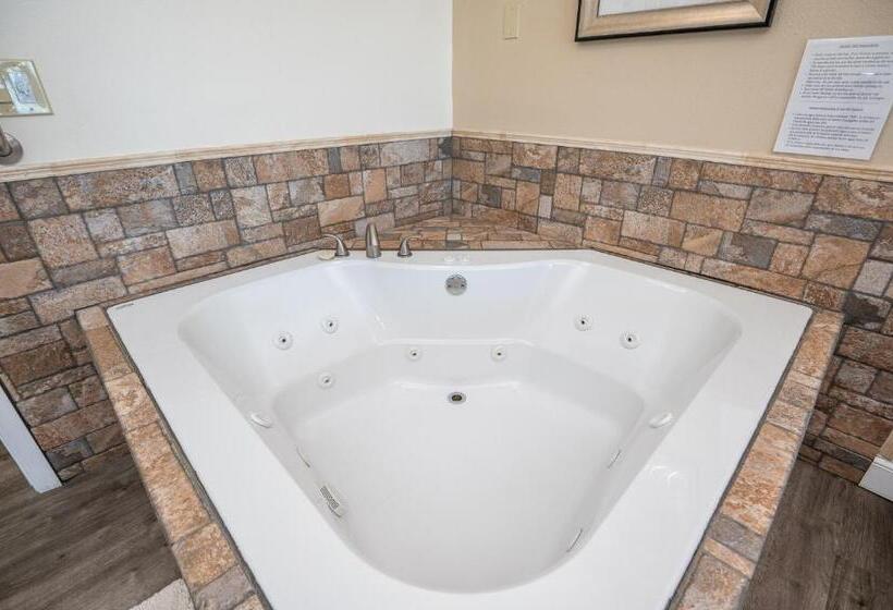 带按摩浴盆的套房, Sailor Jack Oceanfront Motel