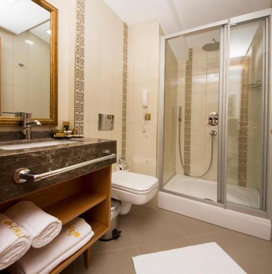 آپارتمان یک خوابه با دری مشترک که هال را جدا می کند., Aprilis Hotel   Special Category