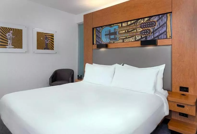 キングサイズベッドのスタンダードルーム, Aloft Asheville Downtown