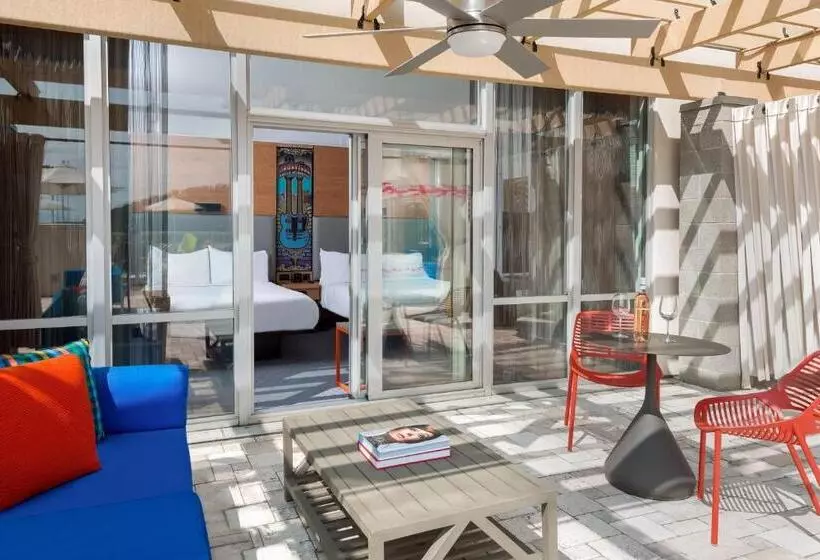 クイーンサイズベッドのスタンダードルーム, Aloft Asheville Downtown