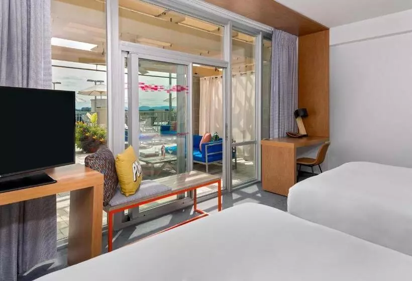 クイーンサイズベッドのスタンダードルーム, Aloft Asheville Downtown