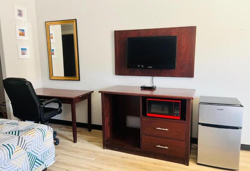 غرفة قياسية سرير كينج لذوى الإحتياجات الخاصة, Baymont By Wyndham Ridgecrest