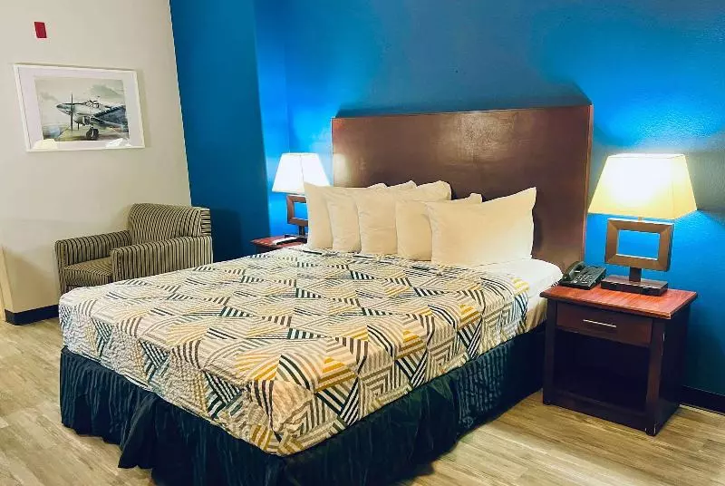 身障者適用キングサイズベッドルーム, Baymont By Wyndham Ridgecrest