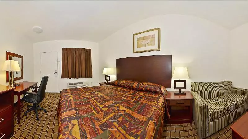 身障者適用キングサイズベッドルーム, Baymont By Wyndham Ridgecrest