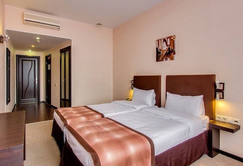 Номер Economy, Inside Transit