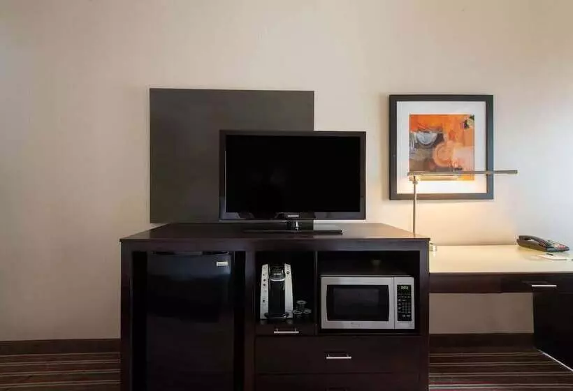 キングサイズベッドのスイートルーム, La Quinta By Wyndham Harrisburg Hershey