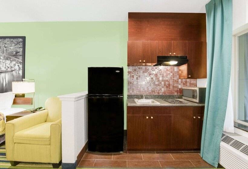 Люкс 2 Спальни, Super 8 By Wyndham Cotulla Tx