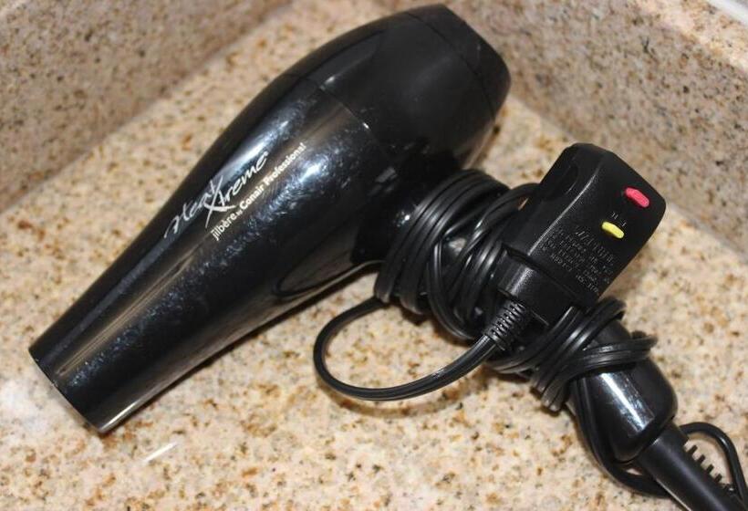 غرفة قياسية سرير كينج, Travel Inn Omaha