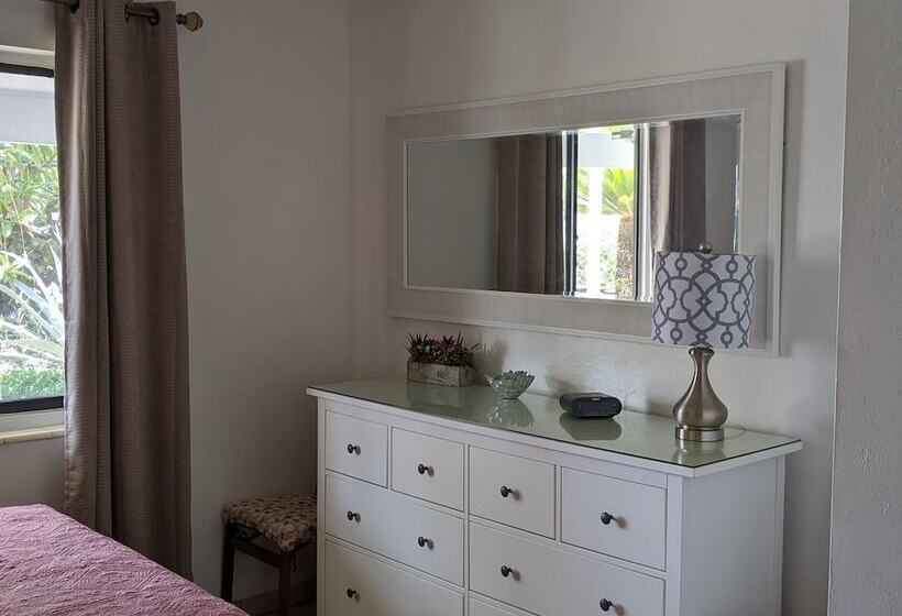 شقة غرفة واحدة, Breakaway Inn