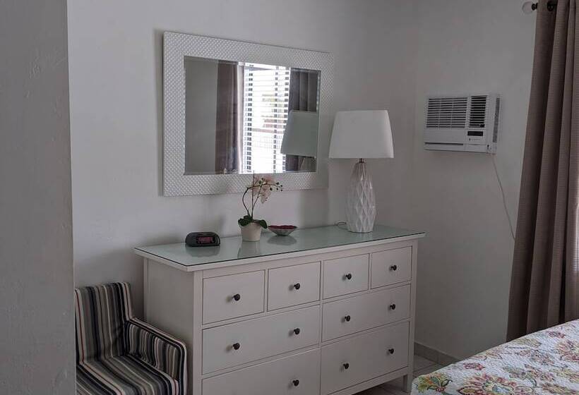 شقة غرفة واحدة, Breakaway Inn