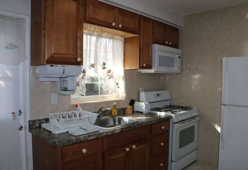 דירת חדר, Breakaway Inn
