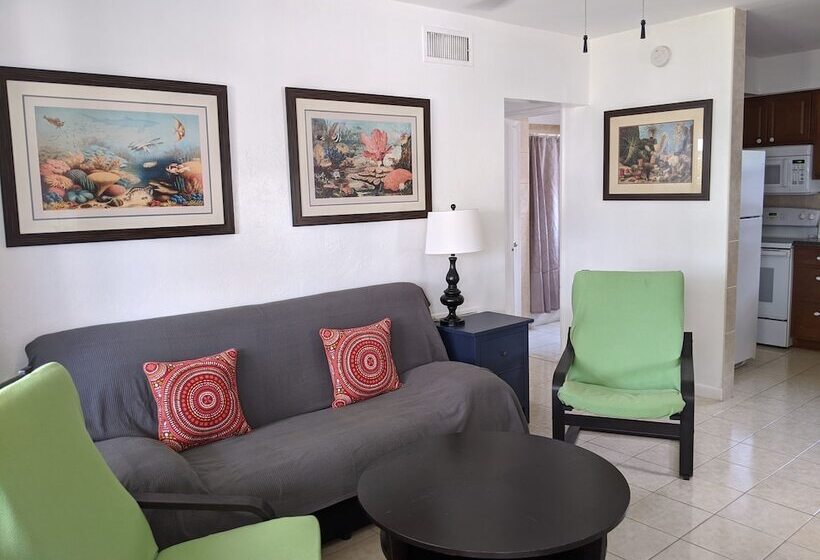 דירת חדר, Breakaway Inn