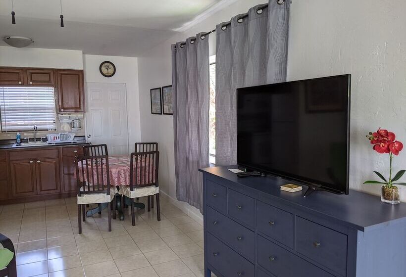 شقة غرفة واحدة, Breakaway Inn