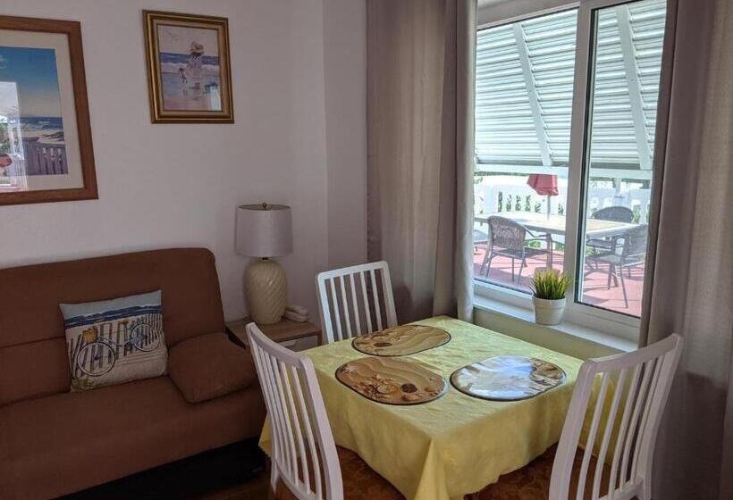 شقة غرفة واحدة مزودة بتراس, Breakaway Inn