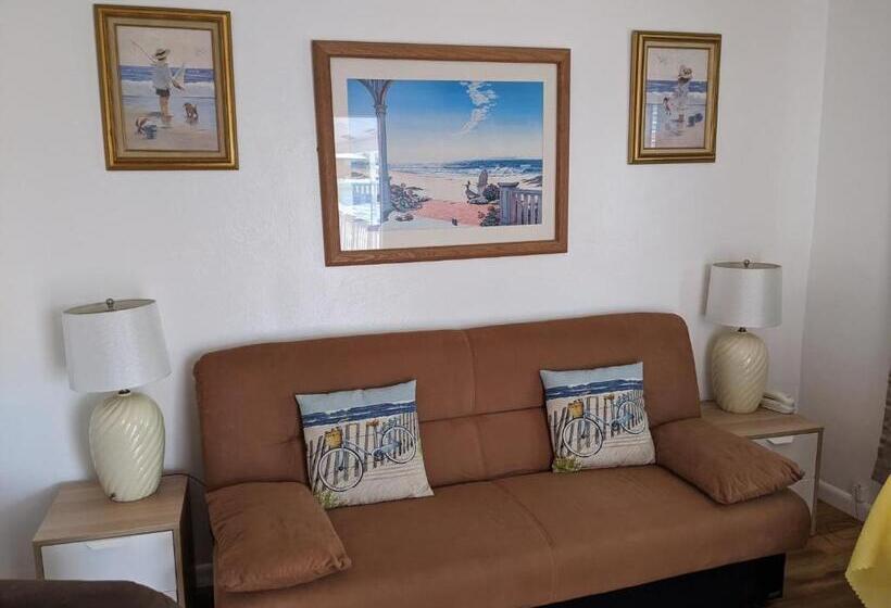 شقة غرفة واحدة مزودة بتراس, Breakaway Inn