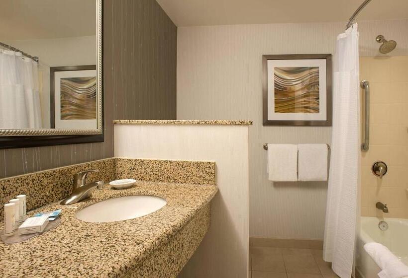 带大床的标准间, Courtyard By Marriott Hanover Lebanon