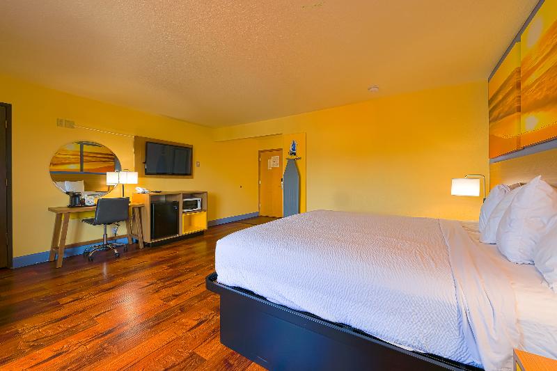 キングサイズベッドのスタンダードルーム, Coastal Inn By Oyo Lincoln City Oregon Coast Hwy