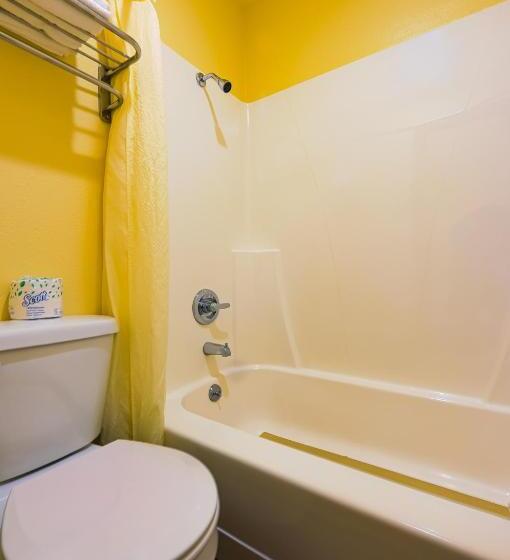스탠다드 룸 킹사이즈 침대, Coastal Inn By Oyo Lincoln City Oregon Coast Hwy