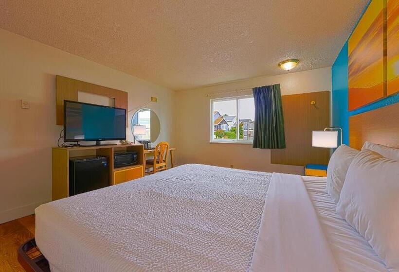 キングサイズベッドのスタンダードルーム, Coastal Inn By Oyo Lincoln City Oregon Coast Hwy