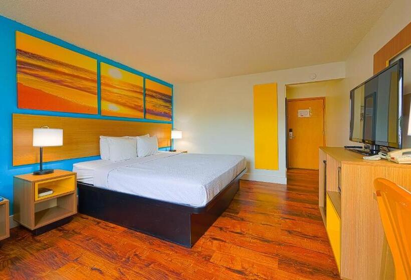 キングサイズベッドのスタンダードルーム, Coastal Inn By Oyo Lincoln City Oregon Coast Hwy