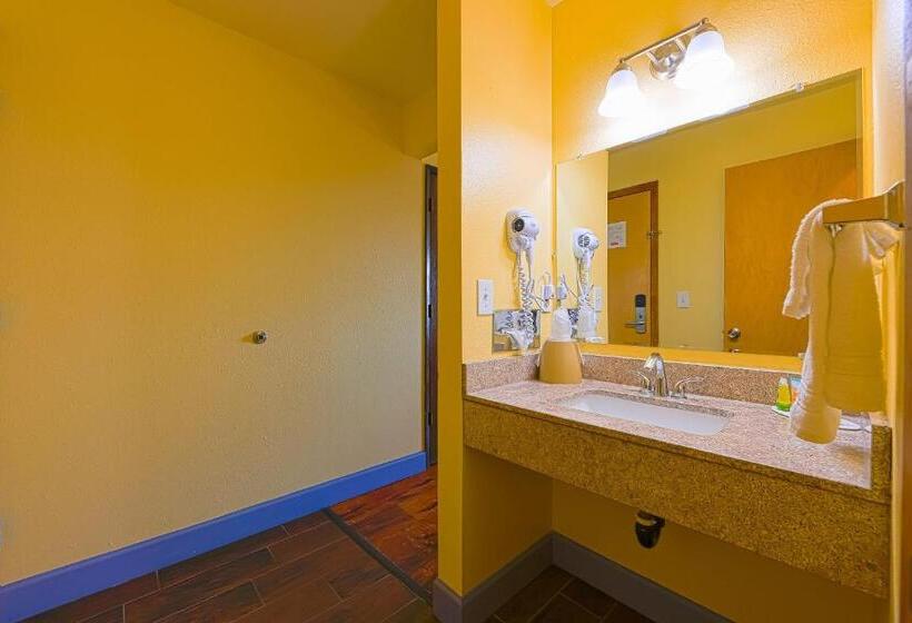 スタンダードルーム, Coastal Inn By Oyo Lincoln City Oregon Coast Hwy