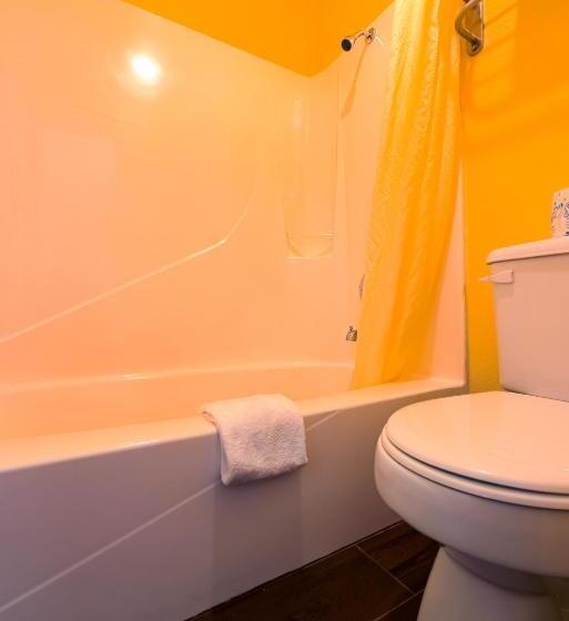 バルコニー付きスタンダードルーム, Coastal Inn By Oyo Lincoln City Oregon Coast Hwy