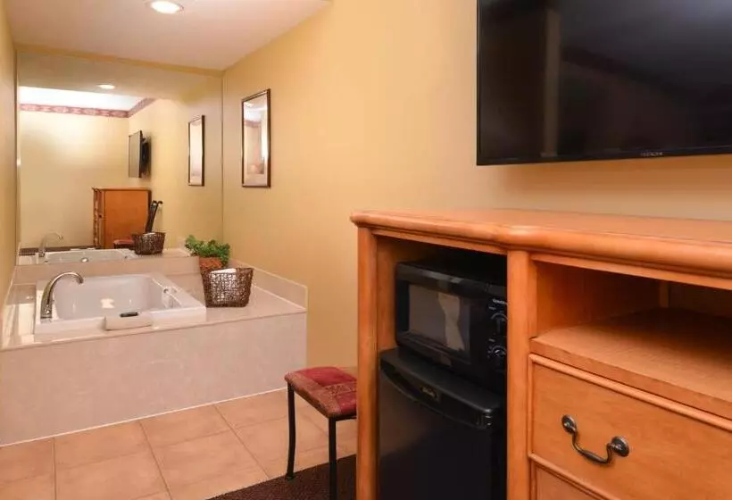 キングサイズベッドのスイートルーム, Country Hearth Inn & Suites Edwardsville