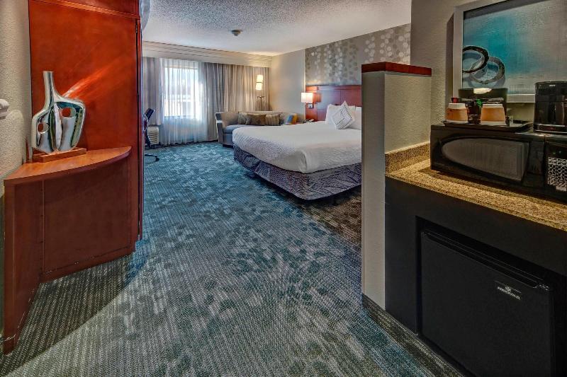 غرفة قياسية سرير كينج, Courtyard By Marriott Alexandria