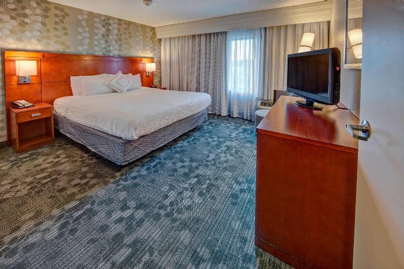 Büyük Çift Kişilik Yataklı Süit, Courtyard By Marriott Alexandria