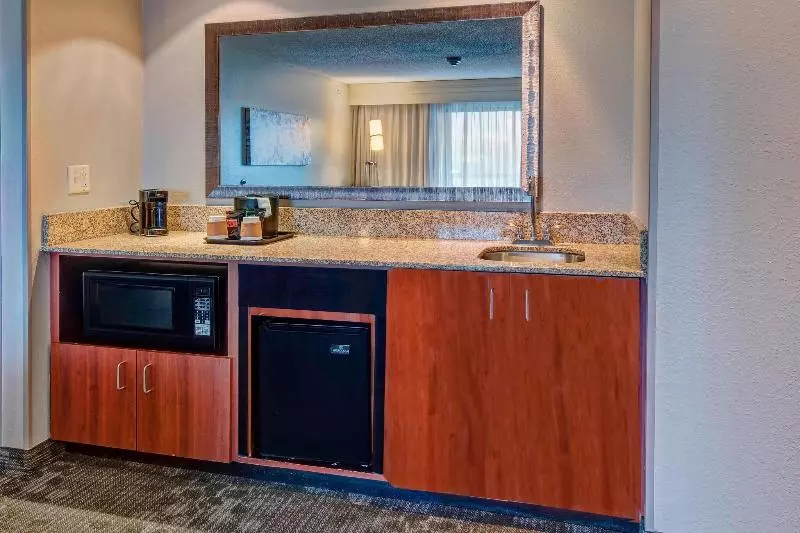 سوئیت با تخت بزرگ, Courtyard By Marriott Alexandria