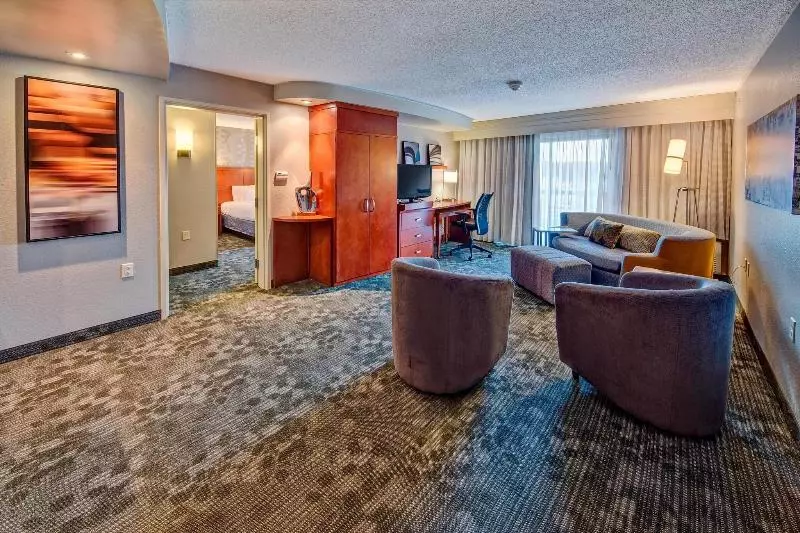سوئیت با تخت بزرگ, Courtyard By Marriott Alexandria