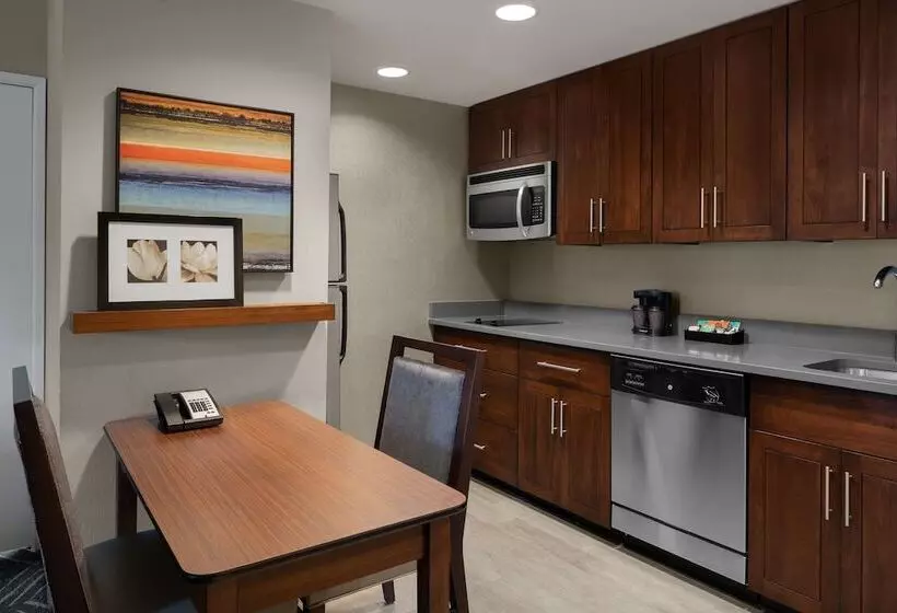 スイート, Homewood Suites Springfield Va