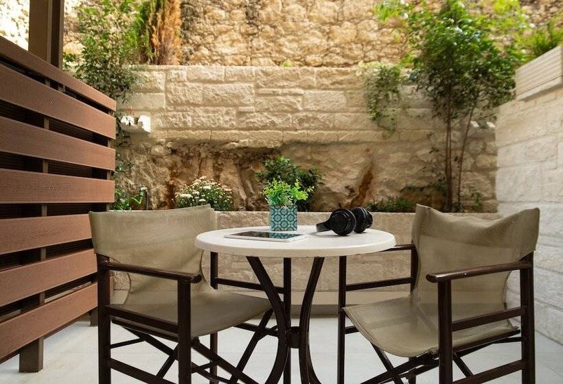 이코노미 룸, Royal Sun