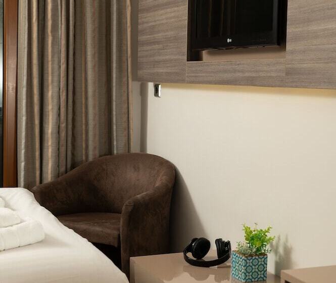 이코노미 룸, Royal Sun