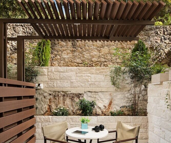 이코노미 룸, Royal Sun