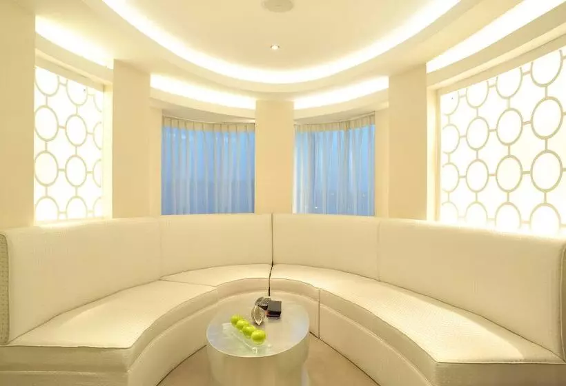 سوییت جونیور, Sun City Hotel   The Gabriel