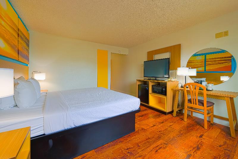 キングサイズベッドのスタンダードルーム, Coastal Inn By Oyo Lincoln City Oregon Coast Hwy