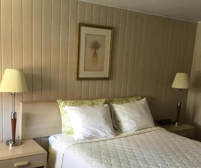 Номер Стандарт, Gorham Motor Inn