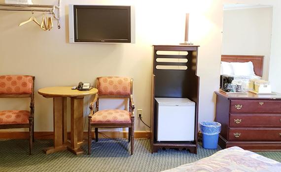 패밀리 룸, Gorham Motor Inn