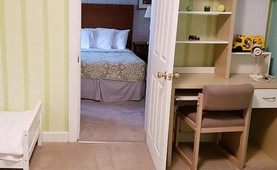 스탠다드 스튜디오, Gorham Motor Inn