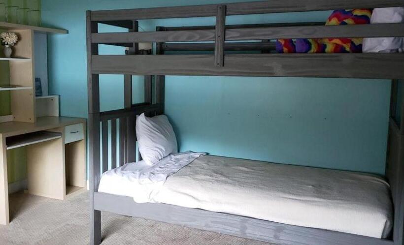 Студия Стандарт, Gorham Motor Inn