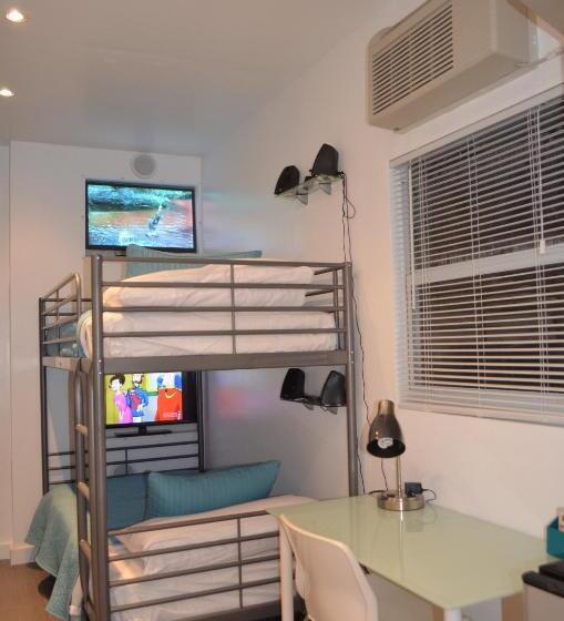 Bed in Shared Room, Snooze