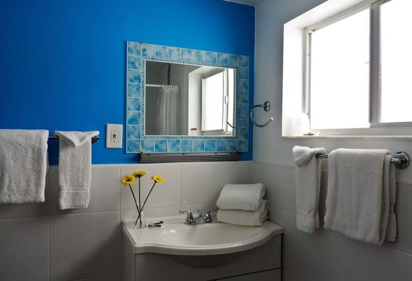 Deluxe Room King Size Bed, Snooze